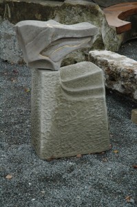 Skulptur mit Sockel aus Sandstein    